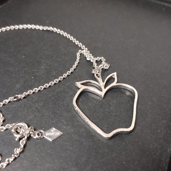 17.5 Inch Sarah Coventry Apple Pendant Necklace - Picture 4 of 9